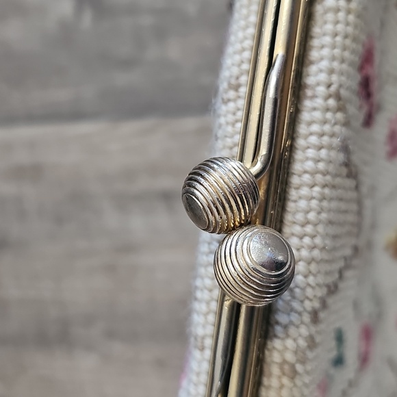 Vintage Floral 1950s 60s Needlepoint hand bag - Picture 7 of 10